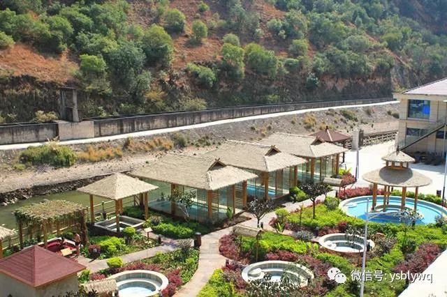 「藏在大山深处的野温泉」29.9元蜂抢云南原始部落野温泉度假村门票，寻觅这处“野”趣，享受原汤泉水的暖之惬意~