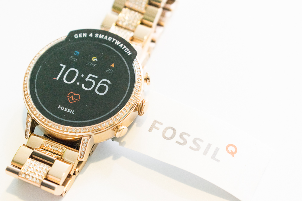 戴fossil手表,fossil智能腕表