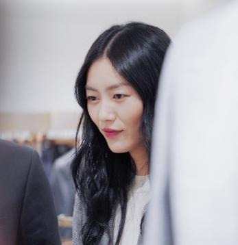 听说爱笑的女孩子法令纹都会很深,爱笑的女孩子法令纹都特别明显