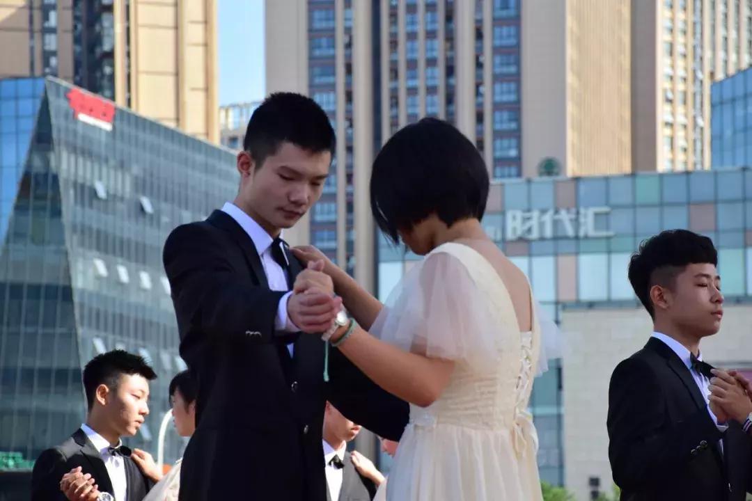 巧绘世界缩影，畅舞运动激情，科中第十届体育文化节盛大开幕