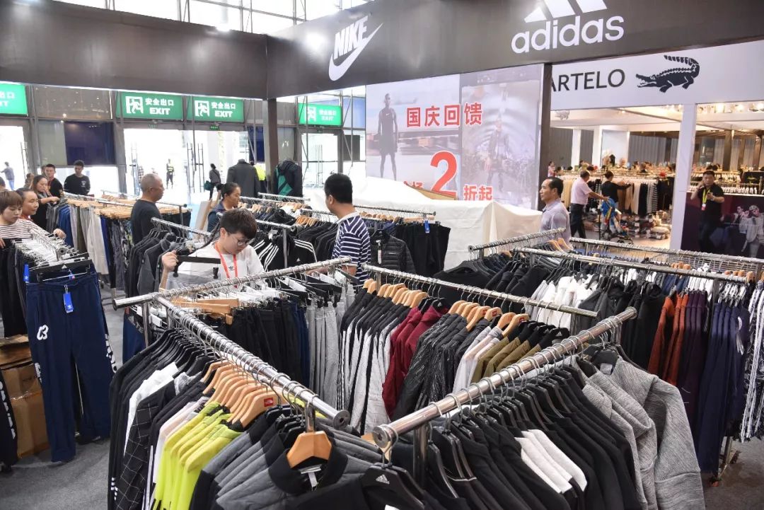 名牌服装大惠世纪城，真的没有比这回更划算的了！