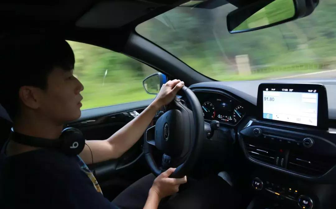 驾驶乐趣测试,全新一代福克斯试驾视频