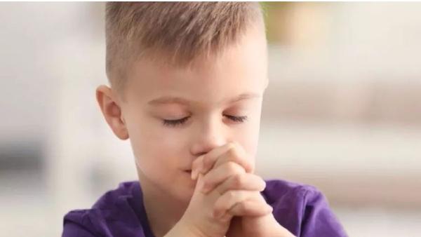 大人说话时小孩总是爱插嘴,大人说话小孩别插嘴