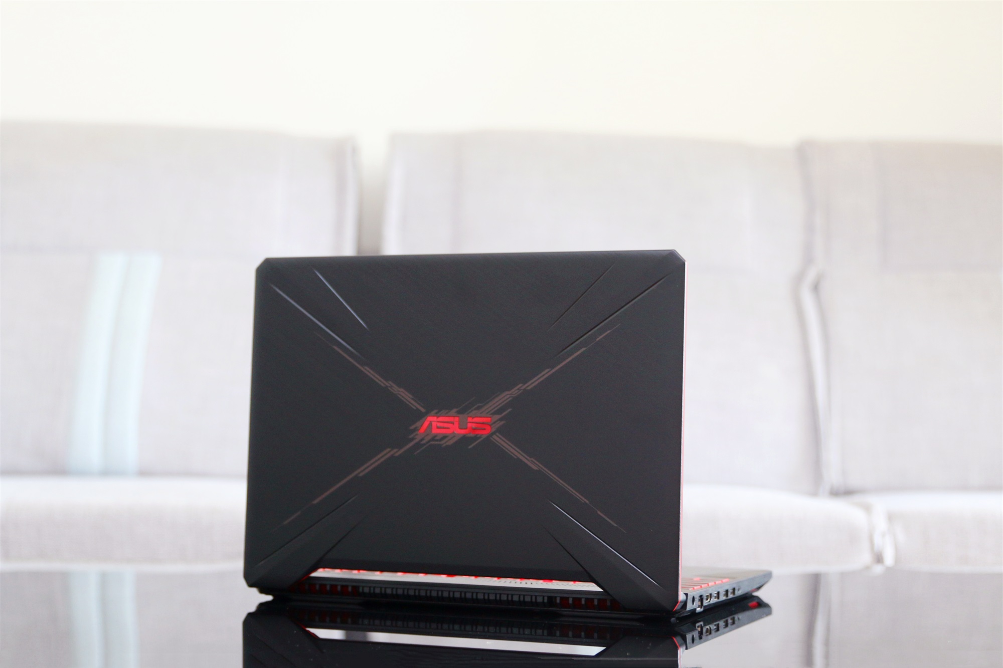 华硕飞行堡垒6评测,玩游戏要游戏本还是台式电脑