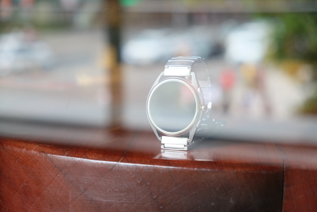 3990元的真智能手表贵吗?阿玛尼ART5006:奢华与智能的巧妙结合