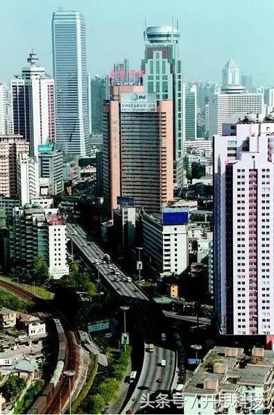 「人老了就开始喜欢怀旧」90年代的广州火车站，究竟有多恐怖？