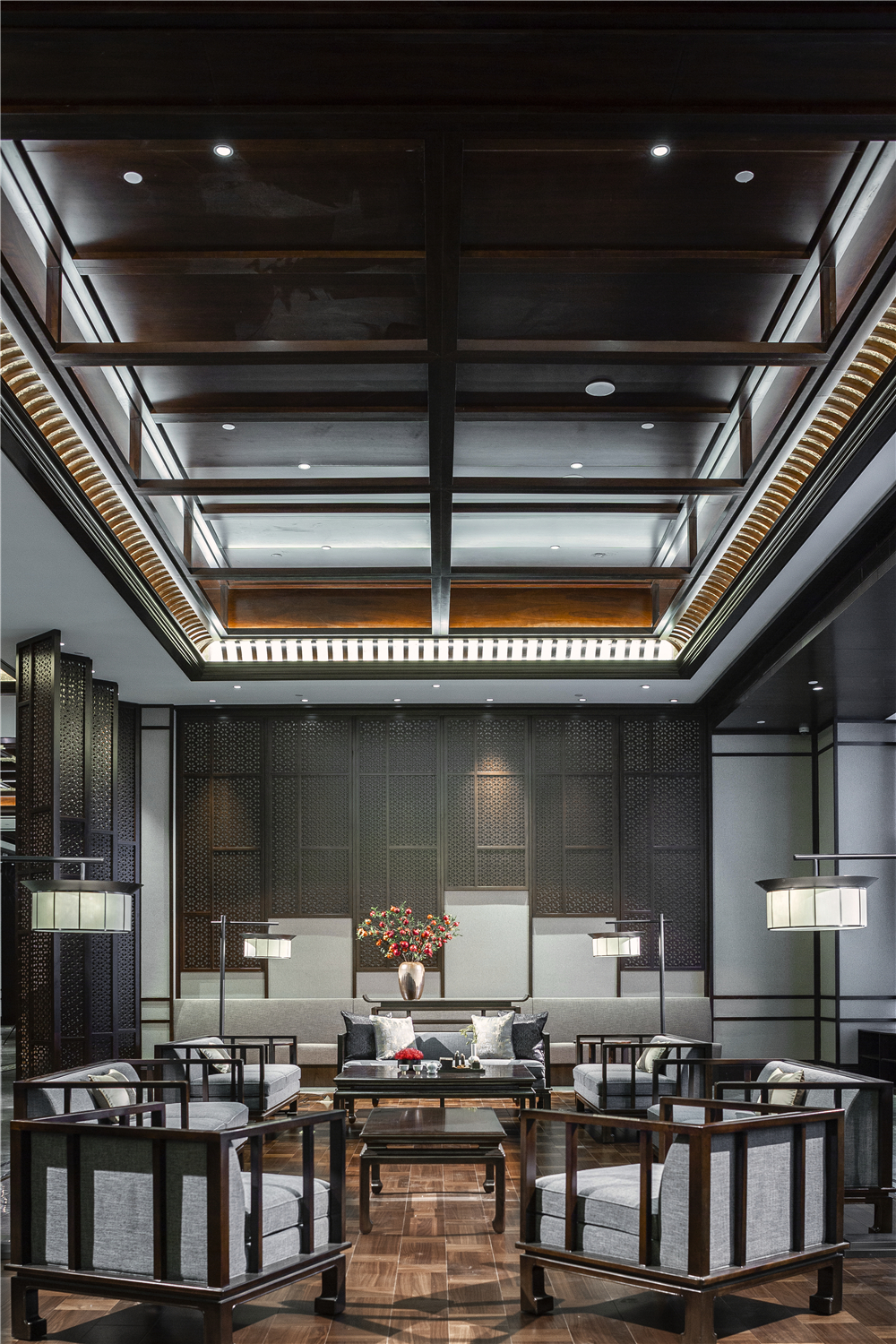 涞源白石山华中假日温泉酒店餐厅,涞源温泉小镇离白石山多远