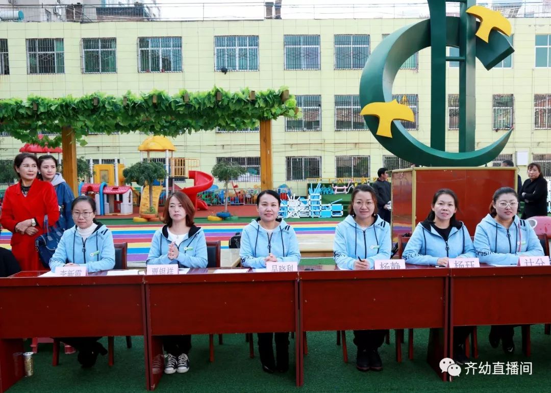 迎国庆健身操表演视频幼儿园,幼儿园大班器械操国庆串烧