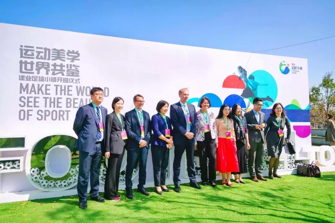 郑州足球小镇2019,郑州足球小镇有真草足球场吗