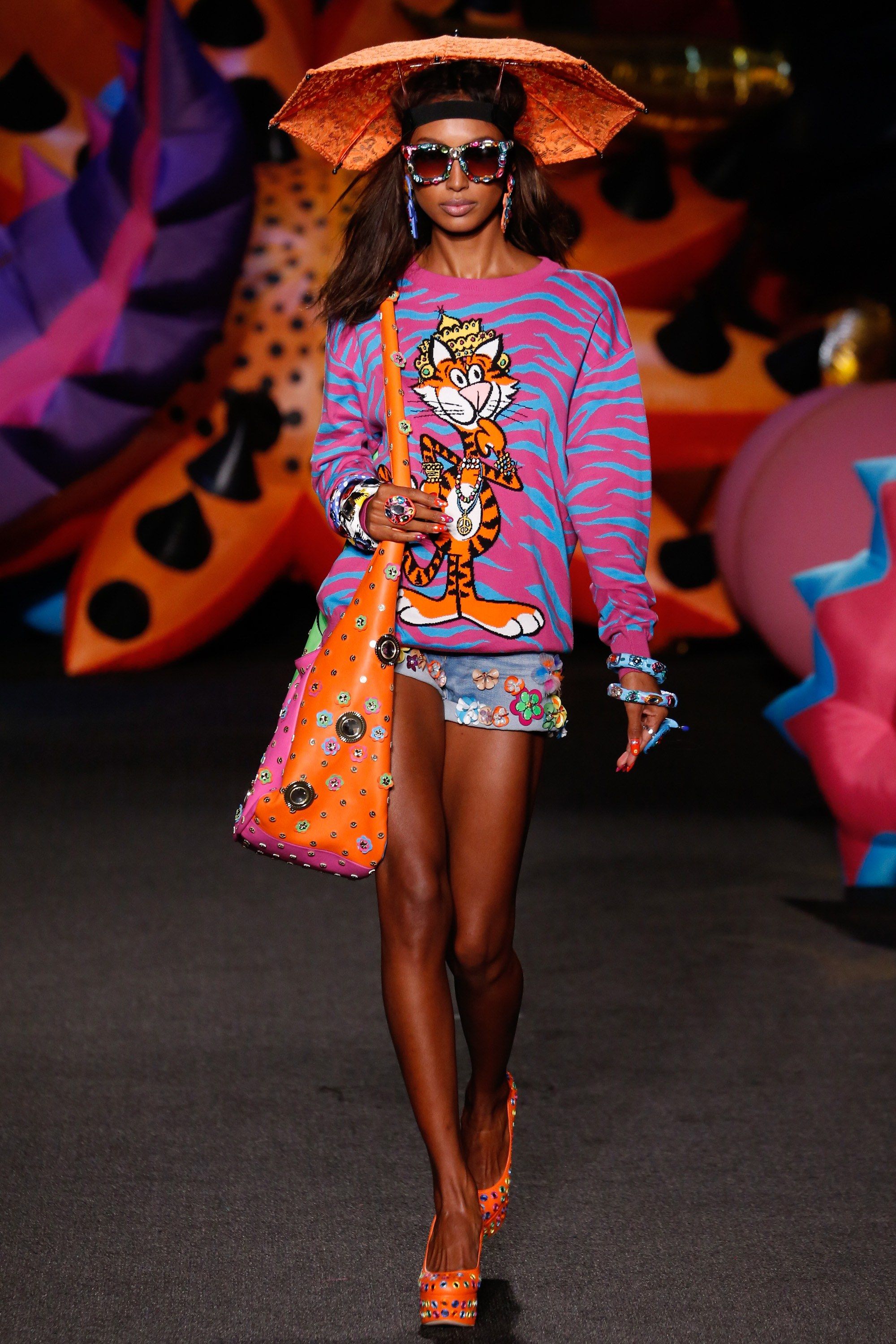 维密“*天使黑**”JasmineTookes,可能是五官最漂亮的黑人模特吧