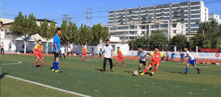 足球旋转，爱国情深—东平县第三实验小学举行“国庆”足球友谊赛