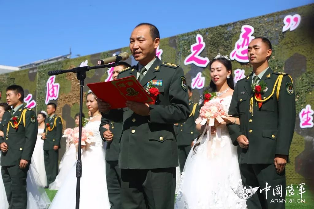 军旗为证，战友为媒：你嫁给爱情的样子，真美！