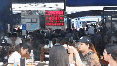 三亚火车头万人海鲜广场哪家好吃,在三亚3000元一桌的海鲜大餐