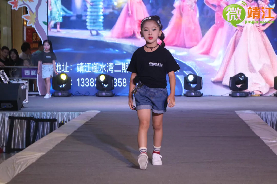 微靖江：这里发生了什么？竟引来近千名靖江人围观！还各种拍照