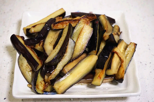 茄子怎么不油腻好吃,茄子如何处理少油