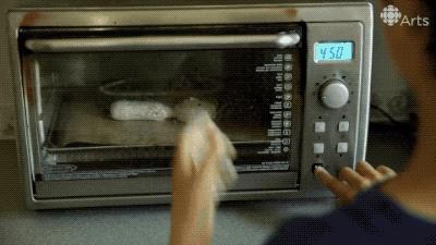 孩子用盒子建造废弃城市在家里,12岁男孩自己捡破烂