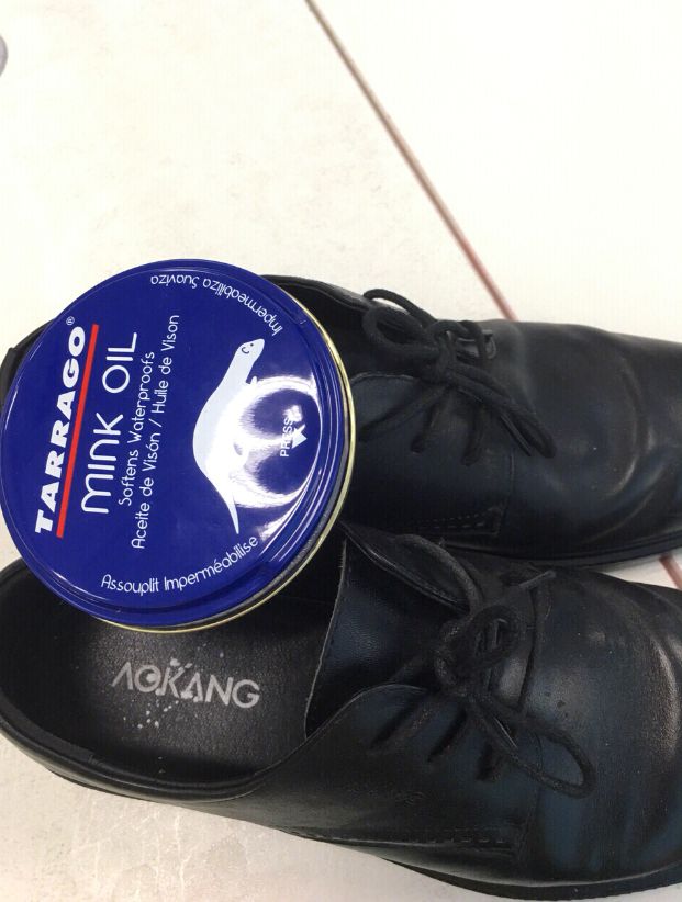 防止白鞋子发黄的小窍门,小白鞋被晒后发黄怎么解决