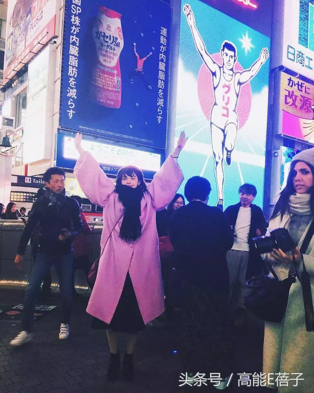 拍照pose技巧和方法,女生拍照剪刀手pose