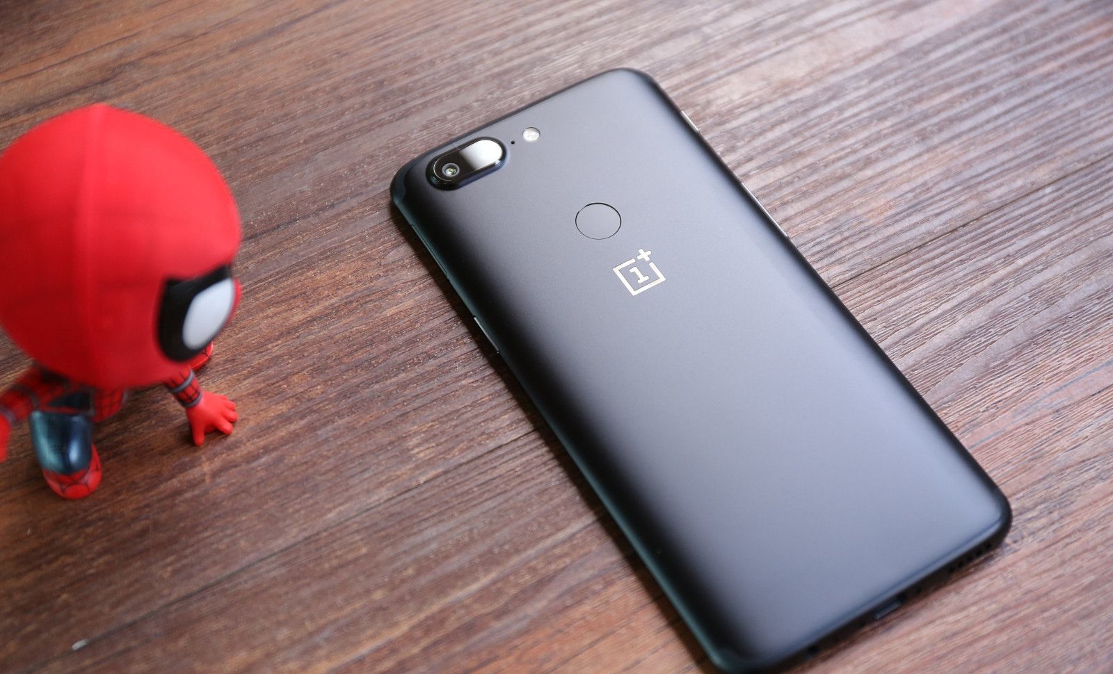 为什么厂商送手机壳,手机厂商为什么不配手机壳