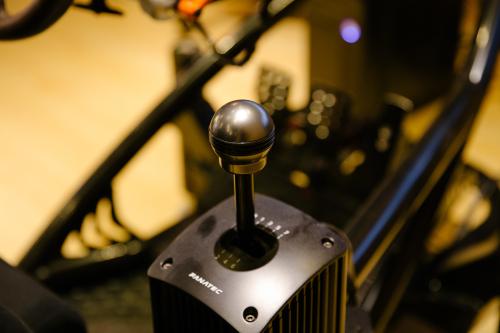 职业车手模拟设备,职业赛车手的模拟器