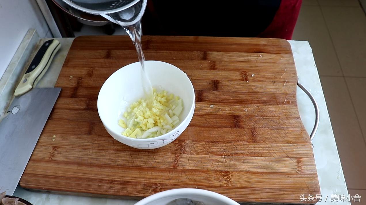 怎样做出软烂的虾滑,原来在家做虾滑这么简单口感脆爽