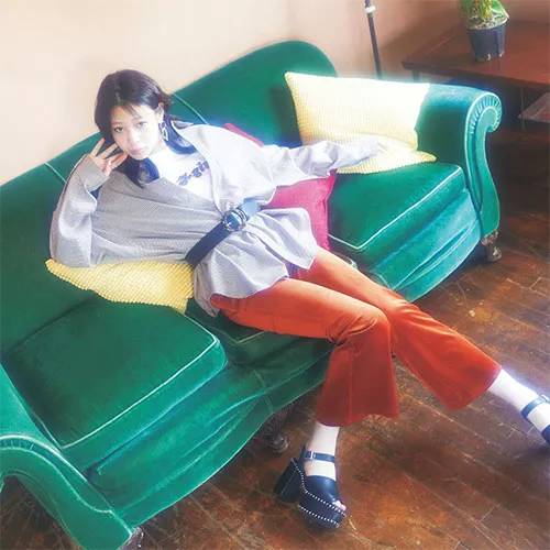 秋冬穿搭高级感外套不臃肿,黑色秋冬外套腰带搭配