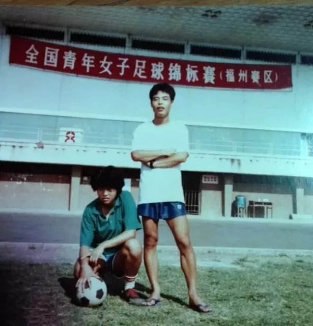 杭州有位“球痴”义务教学37年,没踢过一天职业球,却教出过国脚