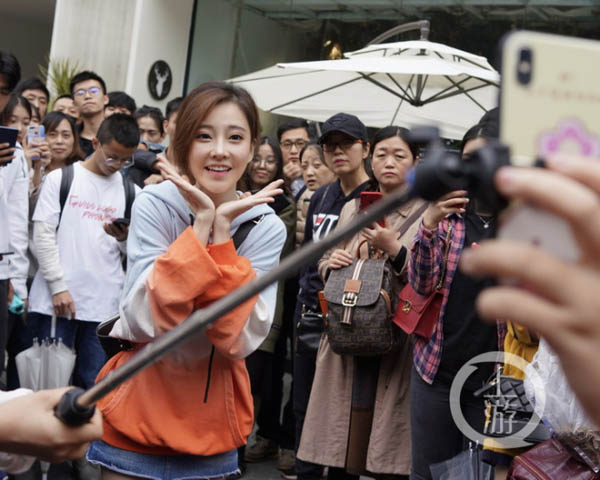 冯提莫万州形象大使,武汉斗鱼冯提莫