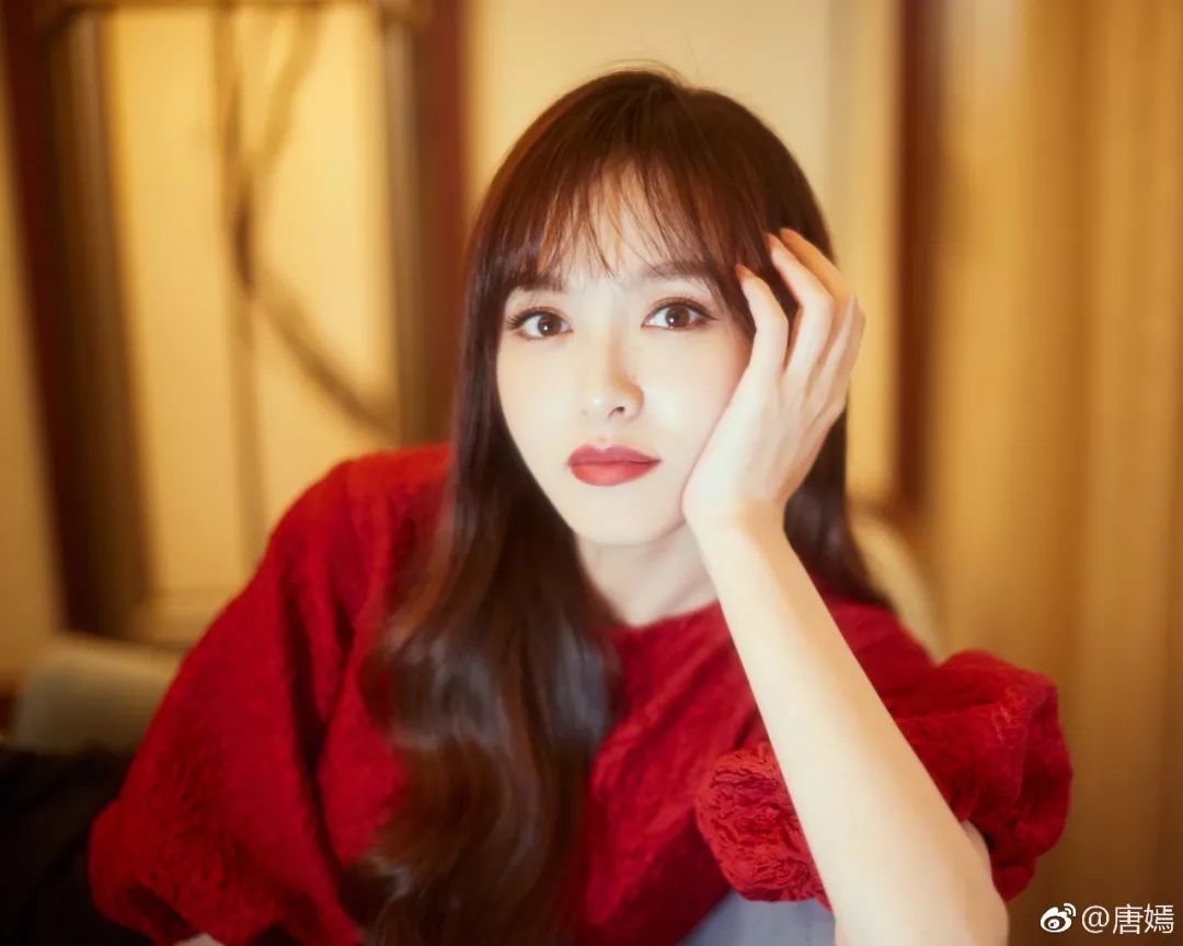 杨幂发际线后移造型,杨幂发际线后移现状