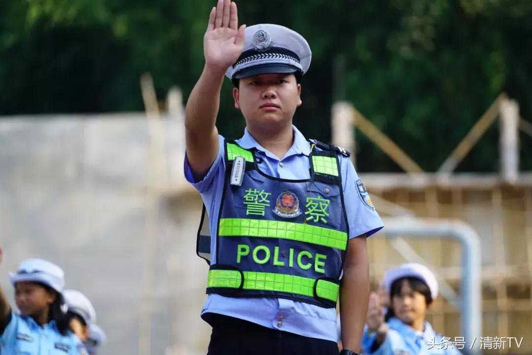 小学生当交警感受,成为交警