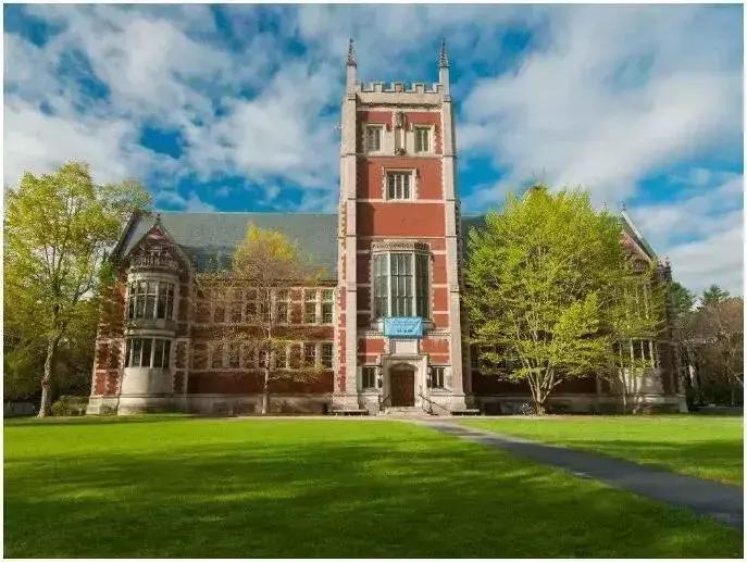 美国精英阶层最认可的50所大学，第一名你可能真没想到……