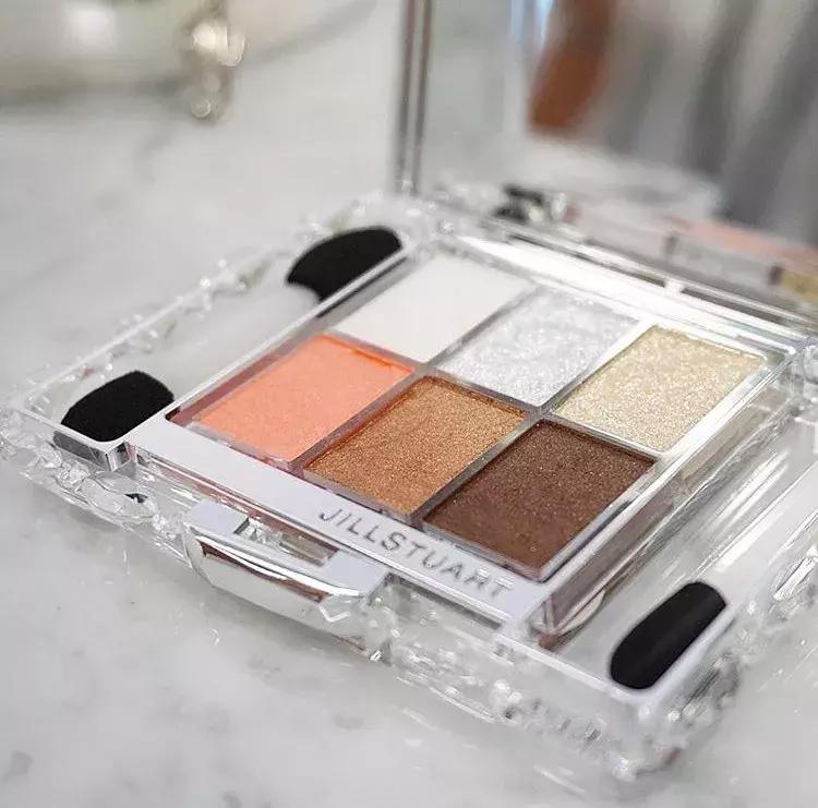 精选这5款圣诞限定彩妆,准备好你的钱