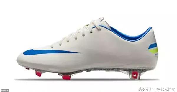 c罗15年踢曼城,c罗15代球鞋