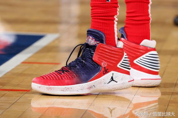 月球漫步者致敬迈克尔-杰克逊！10月9日NBA球鞋赏析