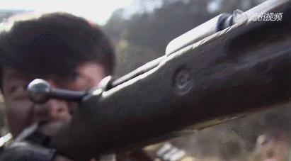 用步枪打下飞机纪实片,现实中用步枪打下来的飞机