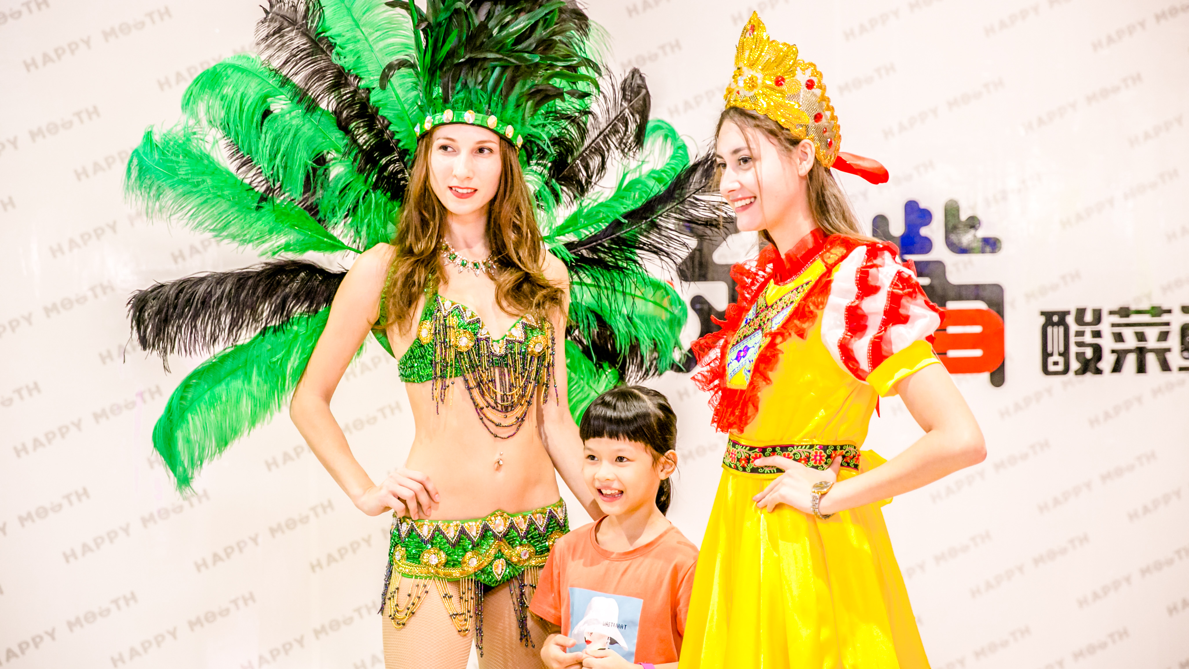 鏉ュ埌骞垮窞鐧戒簯姹囧箍鍦轰笌瑙備紬瑙侀潰,鐧戒簯姹囧箍鍦哄槈骞村崕