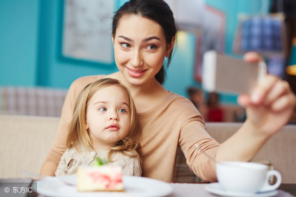 女子眼睛痒从睫毛揪出17条虫子,儿童眼睛痒是体内有虫吗