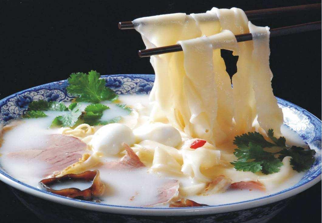 郑州哪家烩面吃着最带劲，医学院“杀人”烩面背后隐藏什么故事？