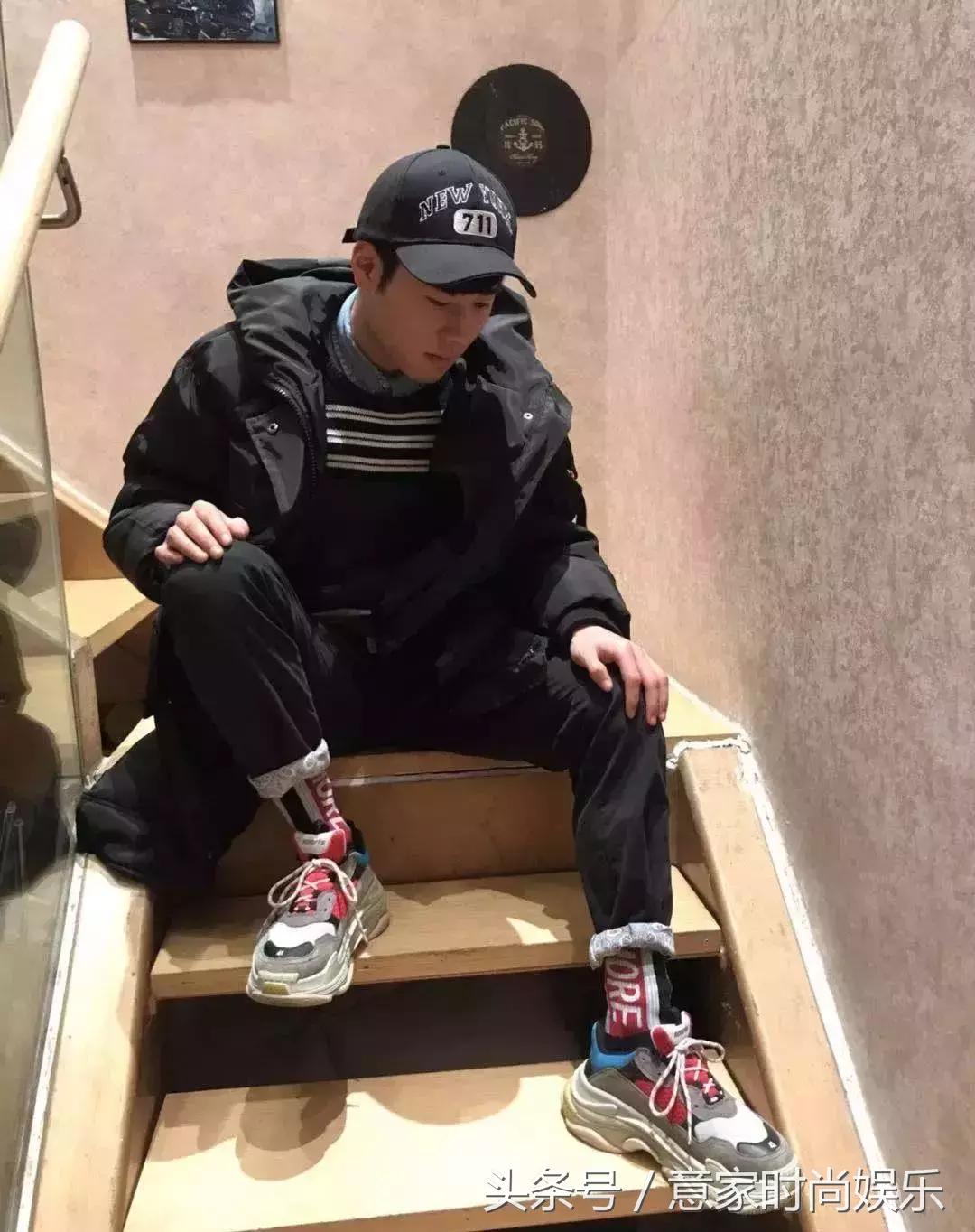 采访别人一身衣服多少钱,采访男生一身穿搭几十万