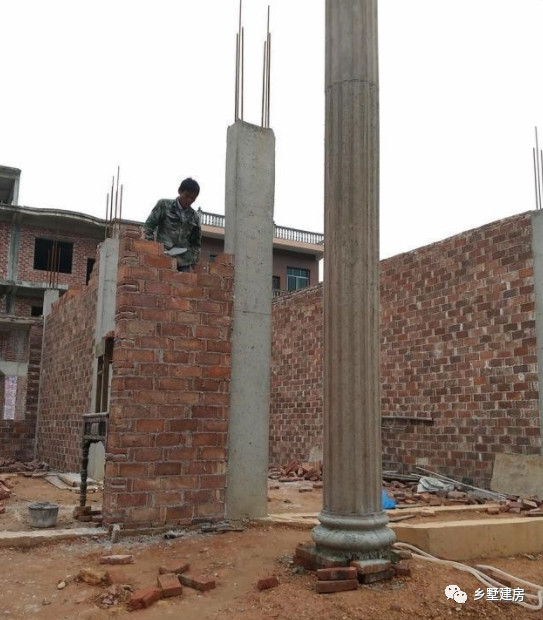 农村小伙打工25年发200万建房子,农村小伙200平米自建房