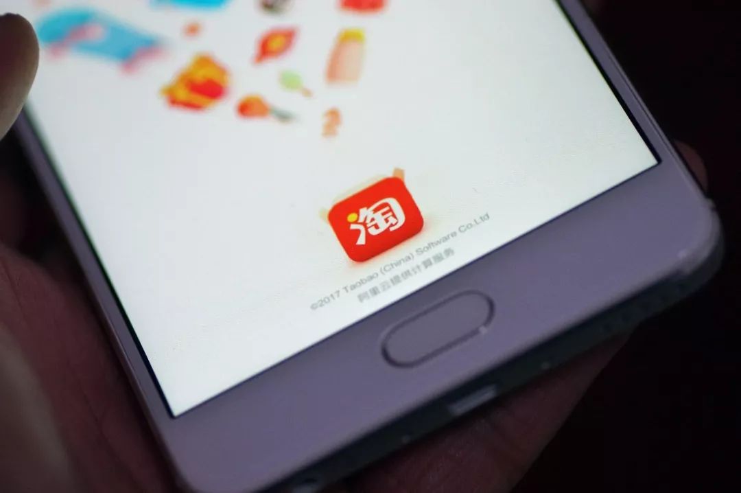 女子花一百元买拖鞋,女子花8500元买拖鞋