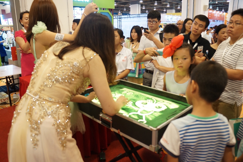 沙滩椰子树儿童沙画,很简单又漂亮的树木沙画