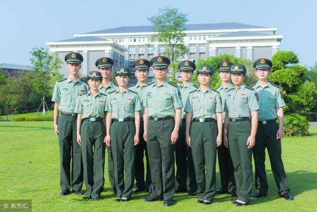 大学上军校毕业出来是什么军衔,军校本科毕业少尉军衔从哪年开始