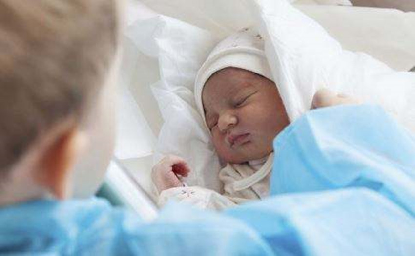 40天宝宝黄疸11点多有什么症状,新生儿abo溶血性黄疸症状及表现