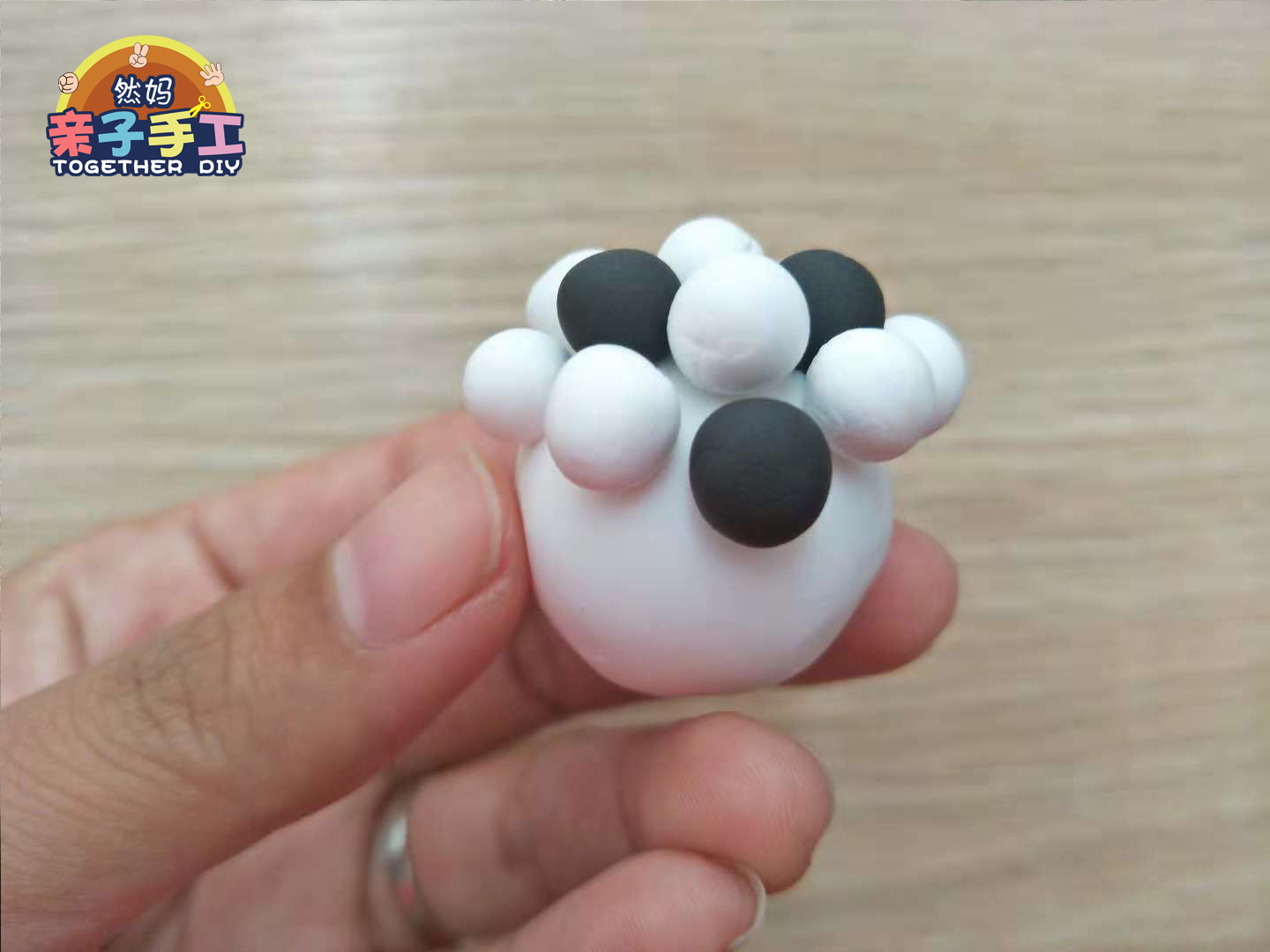 怎么用黏土做足球,足球粘土怎么做最简单