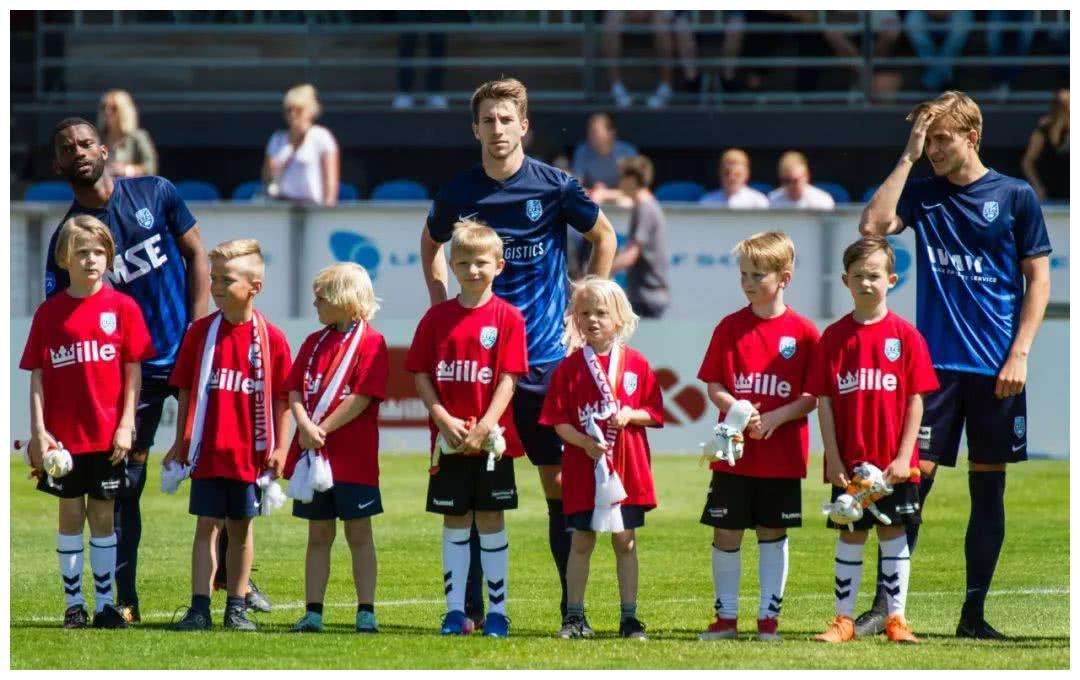 冰岛足球进步得有多快,冰岛足球普及