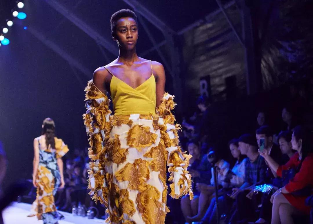 上海时装周看见最美摩登中国风,上海时装周看秀