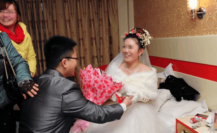 我用尽手段和女友分手娶了老板的侄女，可知女友身份后我悔哭