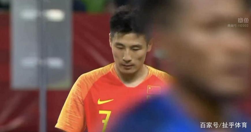 球迷为国足该挨训还是军训争执不下这位中超老将却早已看穿一切