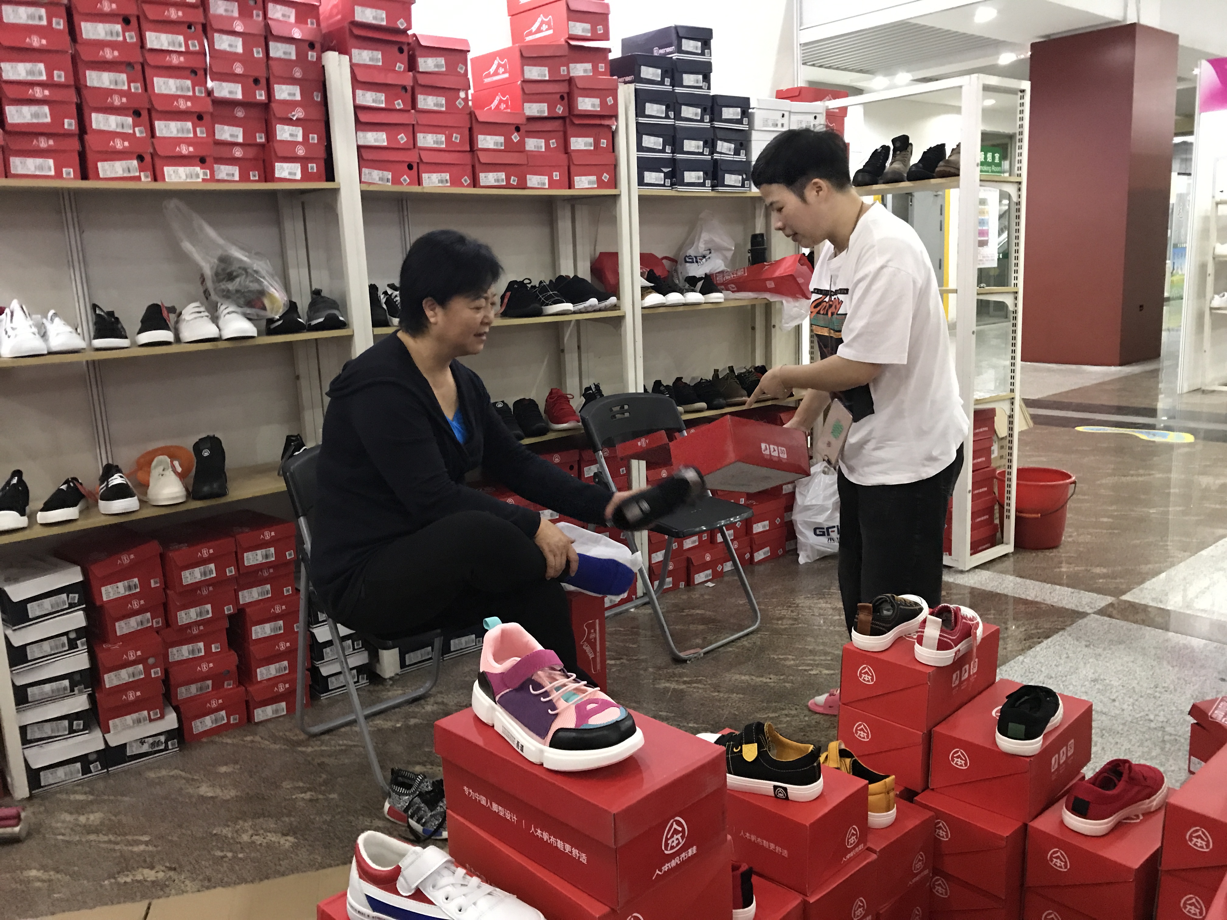 商城集团“试水”垂直展四区鞋类行业成“先发军”